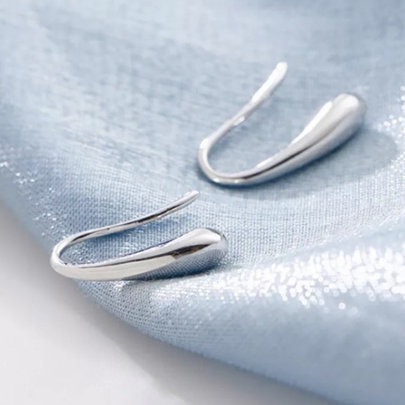 💧Insta sterling silver water drop small earrings - Picture 4 of 7